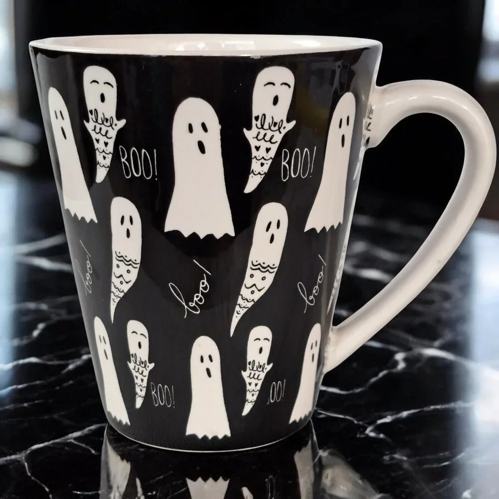 Sur la table Boo Ghost Black and White Coffee Tea Cup Mug